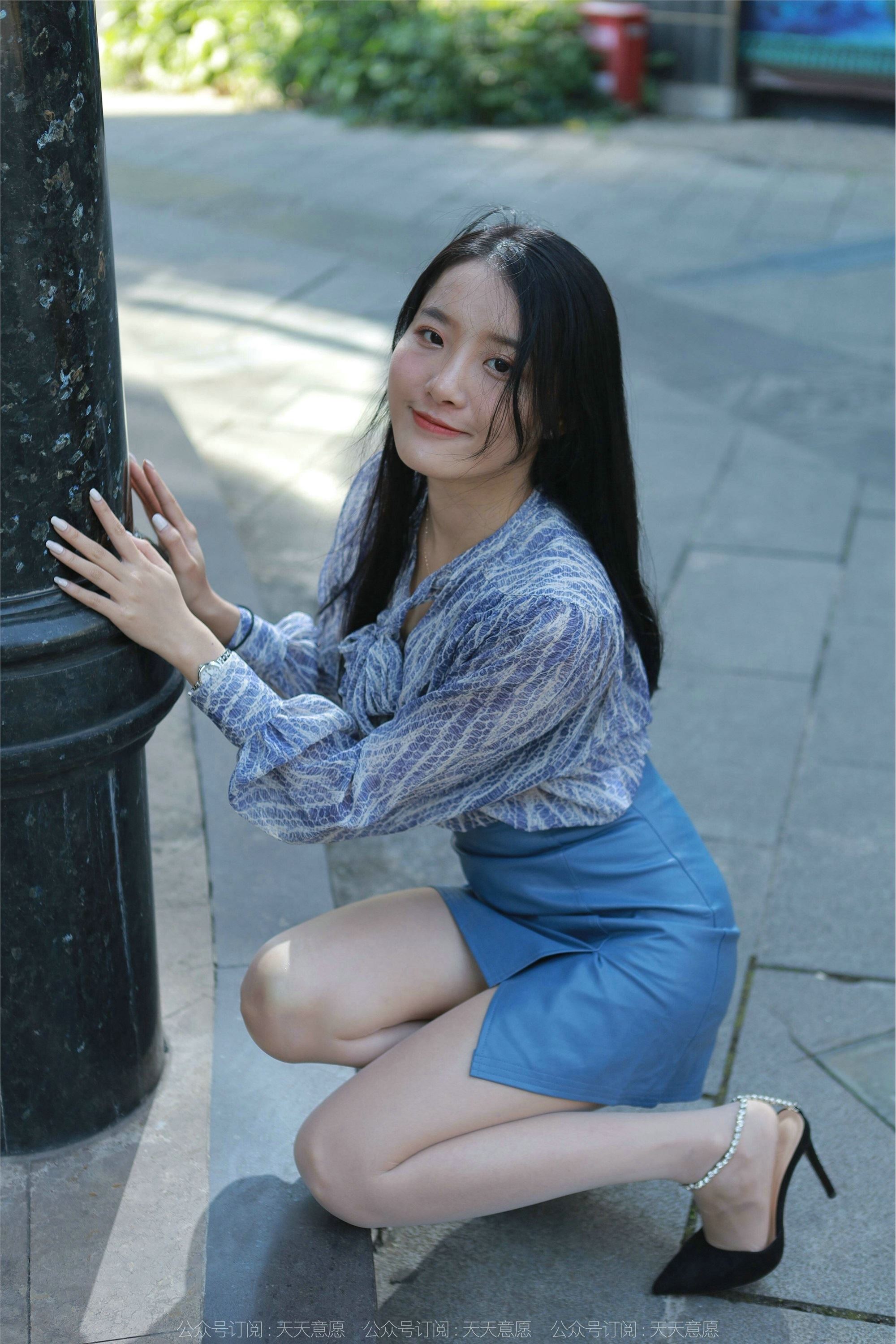 IESS异思趣向  2022.02.02 丝享家995：婉萍《油亮蓝色短裙》